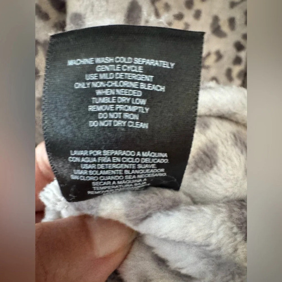 32 DEGREES Heat Women's Hooded Cozy Plush Sleep Lounger S/M Leopard Grey NWT - Picture 5 of 7